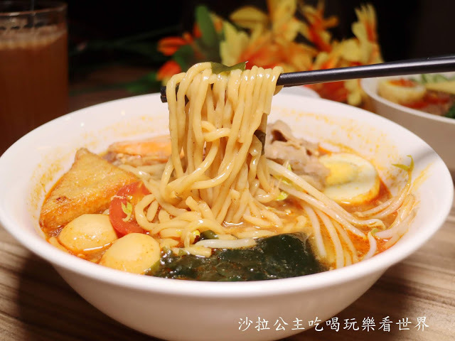 新莊美食『享食泰』泰式拉麵/啾心蝦餅/泰式奶茶/打拋牛肉飯
