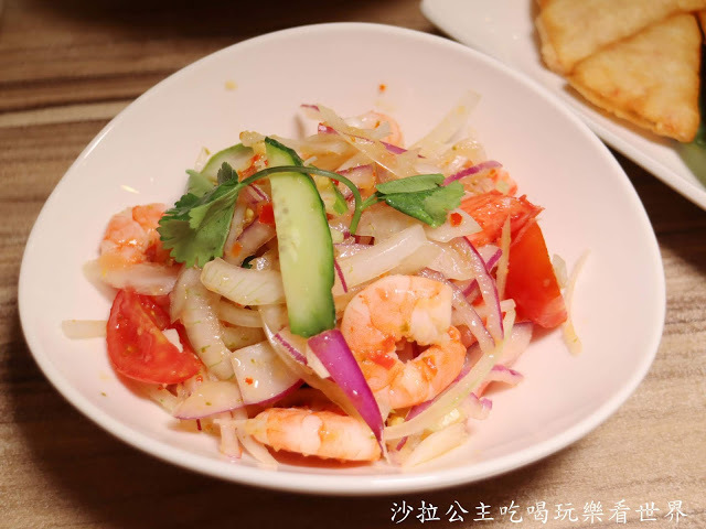 新莊美食『享食泰』泰式拉麵/啾心蝦餅/泰式奶茶/打拋牛肉飯