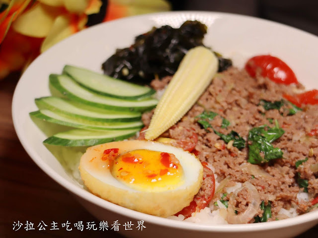 新莊美食『享食泰』泰式拉麵/啾心蝦餅/泰式奶茶/打拋牛肉飯