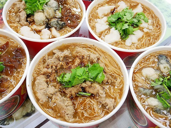 張記麻辣大腸蚵仔麵線：張記麻辣大腸蚵仔麵線-新竹平價小吃  傳承兩代麵線  份量充足  就是要讓大家用銅板價吃飽飽