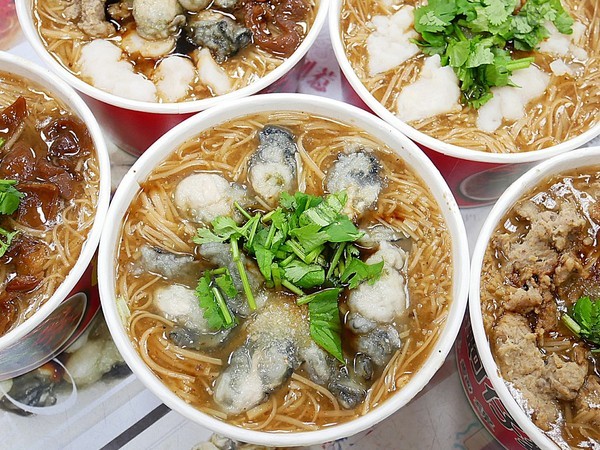 張記麻辣大腸蚵仔麵線：張記麻辣大腸蚵仔麵線-新竹平價小吃  傳承兩代麵線  份量充足  就是要讓大家用銅板價吃飽飽