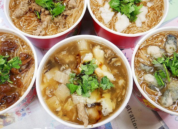 張記麻辣大腸蚵仔麵線：張記麻辣大腸蚵仔麵線-新竹平價小吃  傳承兩代麵線  份量充足  就是要讓大家用銅板價吃飽飽