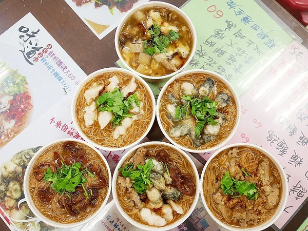 張記麻辣大腸蚵仔麵線：張記麻辣大腸蚵仔麵線-新竹平價小吃  傳承兩代麵線  份量充足  就是要讓大家用銅板價吃飽飽