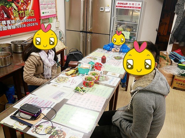 張記麻辣大腸蚵仔麵線：張記麻辣大腸蚵仔麵線-新竹平價小吃  傳承兩代麵線  份量充足  就是要讓大家用銅板價吃飽飽