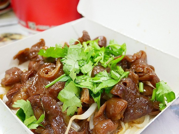 張記麻辣大腸蚵仔麵線：張記麻辣大腸蚵仔麵線-新竹平價小吃  傳承兩代麵線  份量充足  就是要讓大家用銅板價吃飽飽