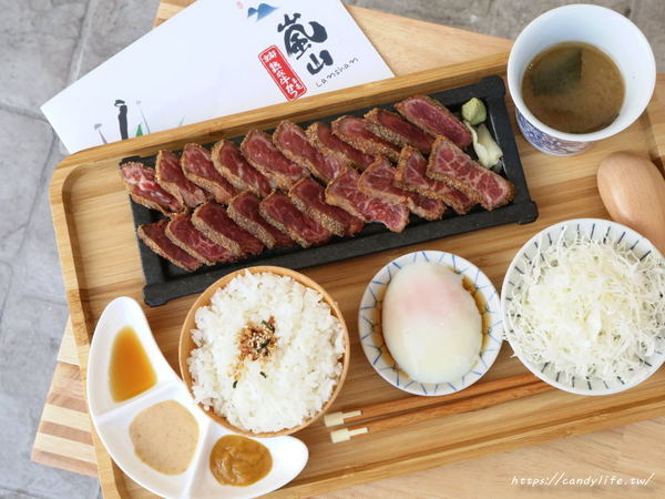 嵐山熟成牛かつ專売(台中西屯青海店)：台中美食│嵐山熟成牛かつ專売-台中西屯青海店〃人氣炸牛排進軍逢甲商圈，還有新品特上照燒帶骨牛小排霸氣登場！