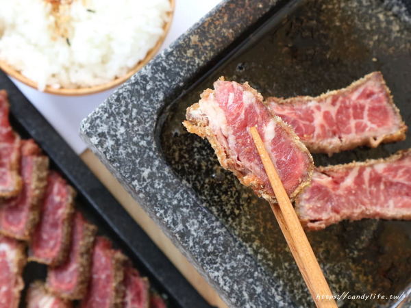 嵐山熟成牛かつ專売(台中西屯青海店)：台中美食│嵐山熟成牛かつ專売-台中西屯青海店〃人氣炸牛排進軍逢甲商圈，還有新品特上照燒帶骨牛小排霸氣登場！