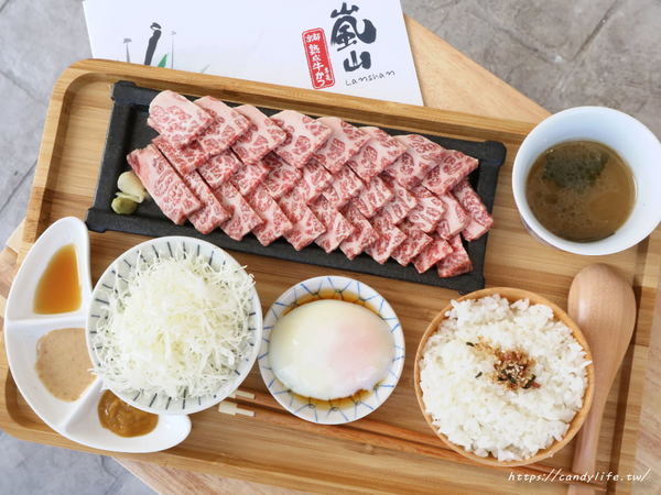 嵐山熟成牛かつ專売(台中西屯青海店)：台中美食│嵐山熟成牛かつ專売-台中西屯青海店〃人氣炸牛排進軍逢甲商圈，還有新品特上照燒帶骨牛小排霸氣登場！