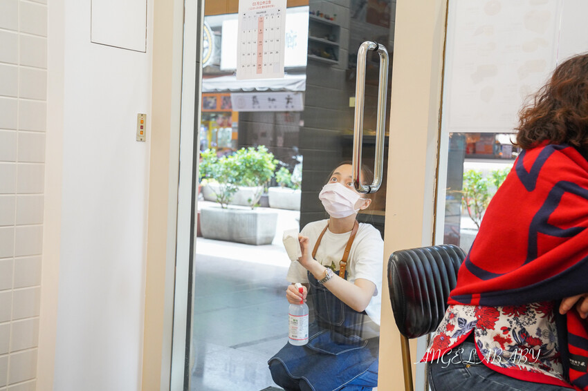 店門口超低調但手藝太強的手工麵包,招牌的韓國地瓜馬鈴薯包不預定還搶不到