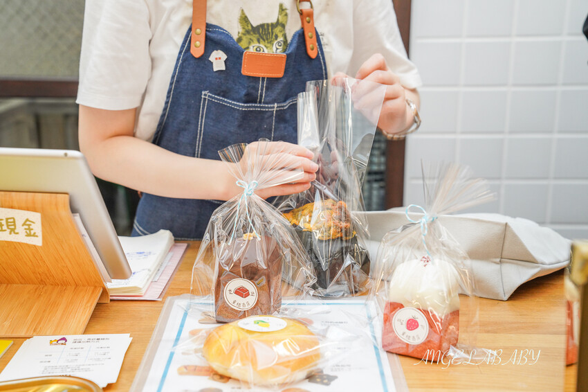 店門口超低調但手藝太強的手工麵包,招牌的韓國地瓜馬鈴薯包不預定還搶不到