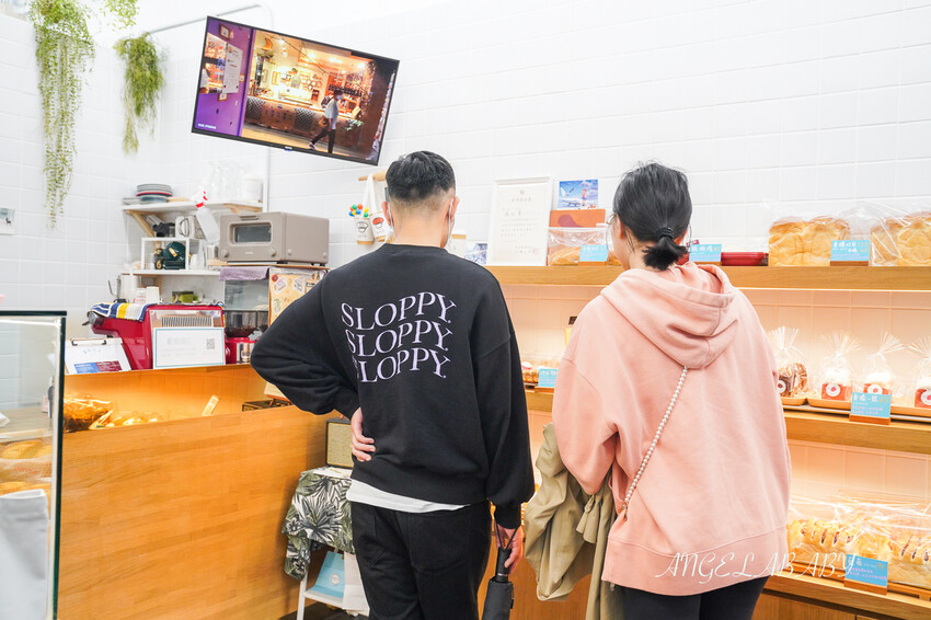 店門口超低調但手藝太強的手工麵包,招牌的韓國地瓜馬鈴薯包不預定還搶不到