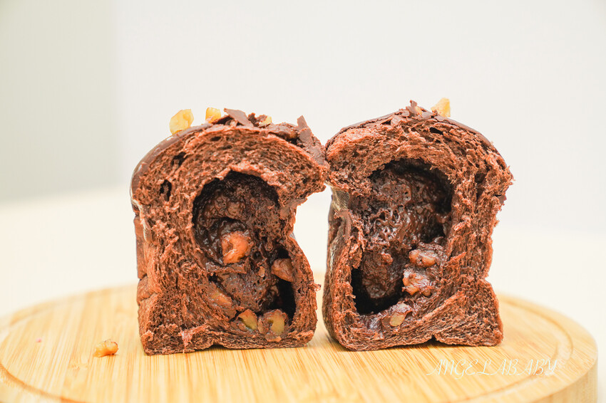 店門口超低調但手藝太強的手工麵包,招牌的韓國地瓜馬鈴薯包不預定還搶不到