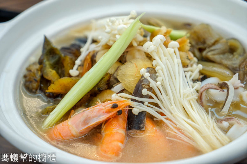 台中東港海世界活海鮮 | 海產餐廳也能吃的到古早味宴客菜，魷魚螺肉蒜、菜尾湯，台中海鮮餐廳推薦。 - 螞蟻幫的櫥櫃