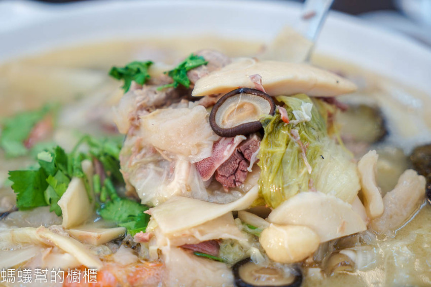 台中東港海世界活海鮮 | 海產餐廳也能吃的到古早味宴客菜，魷魚螺肉蒜、菜尾湯，台中海鮮餐廳推薦。 - 螞蟻幫的櫥櫃