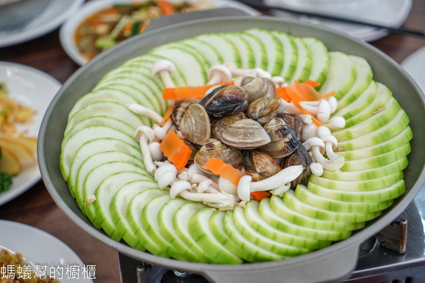 台中東港海世界活海鮮 | 海產餐廳也能吃的到古早味宴客菜，魷魚螺肉蒜、菜尾湯，台中海鮮餐廳推薦。 - 螞蟻幫的櫥櫃