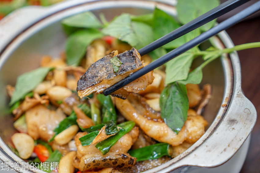 台中東港海世界活海鮮 | 海產餐廳也能吃的到古早味宴客菜，魷魚螺肉蒜、菜尾湯，台中海鮮餐廳推薦。 - 螞蟻幫的櫥櫃