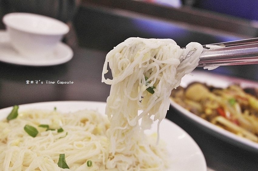 [台南仁德羊肉爐]友雞羊甕仔雞羊肉爐-清香無羶腥味的藥膳羊肉爐，現涮溫體羊肉好嫩甜+每天現烤甕仔雞，台南仁德聚餐推薦~