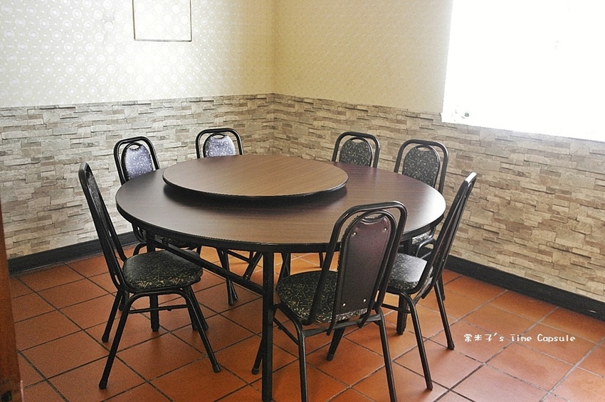 [台南仁德羊肉爐]友雞羊甕仔雞羊肉爐-清香無羶腥味的藥膳羊肉爐，現涮溫體羊肉好嫩甜+每天現烤甕仔雞，台南仁德聚餐推薦~