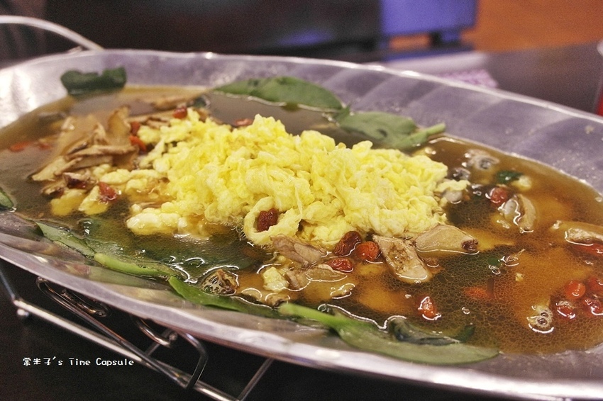 [台南仁德羊肉爐]友雞羊甕仔雞羊肉爐-清香無羶腥味的藥膳羊肉爐，現涮溫體羊肉好嫩甜+每天現烤甕仔雞，台南仁德聚餐推薦~