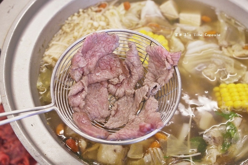 [台南仁德羊肉爐]友雞羊甕仔雞羊肉爐-清香無羶腥味的藥膳羊肉爐，現涮溫體羊肉好嫩甜+每天現烤甕仔雞，台南仁德聚餐推薦~