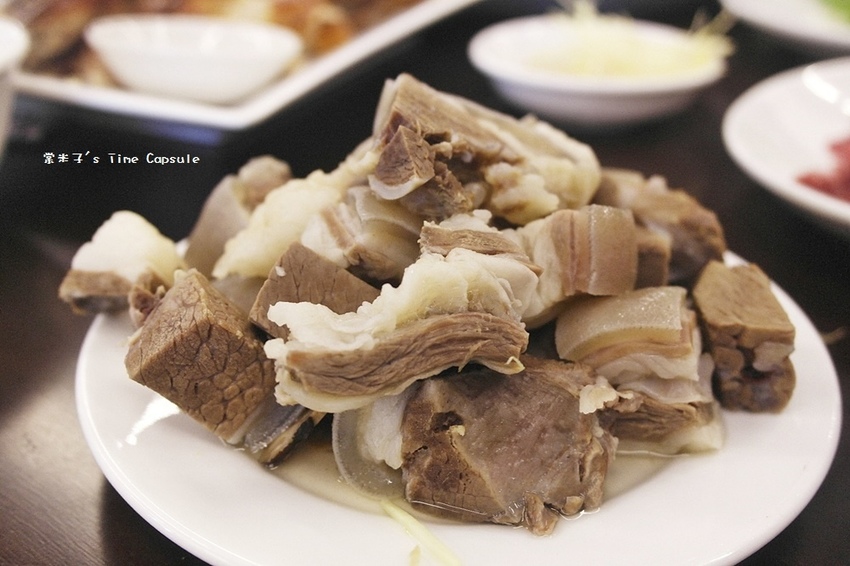 [台南仁德羊肉爐]友雞羊甕仔雞羊肉爐-清香無羶腥味的藥膳羊肉爐，現涮溫體羊肉好嫩甜+每天現烤甕仔雞，台南仁德聚餐推薦~