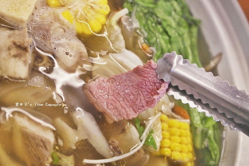 [台南仁德羊肉爐]友雞羊甕仔雞羊肉爐-清香無羶腥味的藥膳羊肉爐，現涮溫體羊肉好嫩甜+每天現烤甕仔雞，台南仁德聚餐推薦~