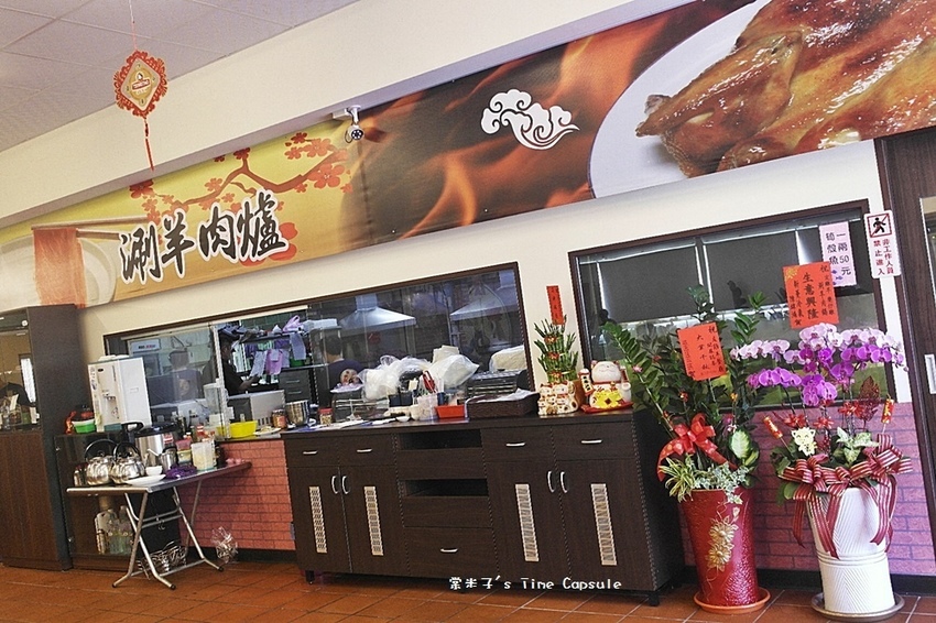 [台南仁德羊肉爐]友雞羊甕仔雞羊肉爐-清香無羶腥味的藥膳羊肉爐，現涮溫體羊肉好嫩甜+每天現烤甕仔雞，台南仁德聚餐推薦~