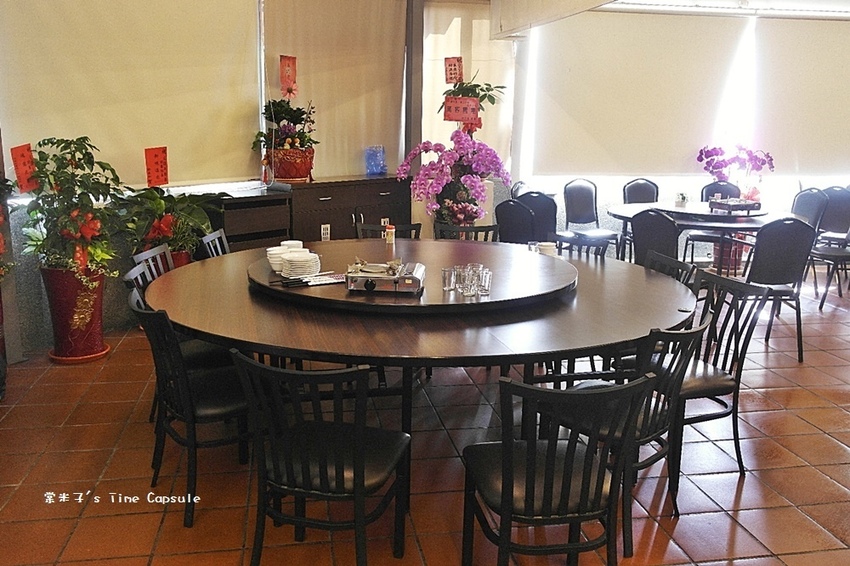 [台南仁德羊肉爐]友雞羊甕仔雞羊肉爐-清香無羶腥味的藥膳羊肉爐，現涮溫體羊肉好嫩甜+每天現烤甕仔雞，台南仁德聚餐推薦~