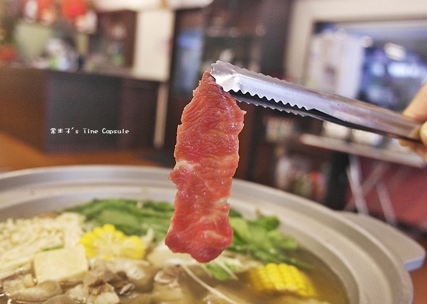 [台南仁德羊肉爐]友雞羊甕仔雞羊肉爐-清香無羶腥味的藥膳羊肉爐，現涮溫體羊肉好嫩甜+每天現烤甕仔雞，台南仁德聚餐推薦~