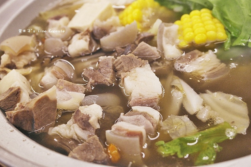 [台南仁德羊肉爐]友雞羊甕仔雞羊肉爐-清香無羶腥味的藥膳羊肉爐，現涮溫體羊肉好嫩甜+每天現烤甕仔雞，台南仁德聚餐推薦~