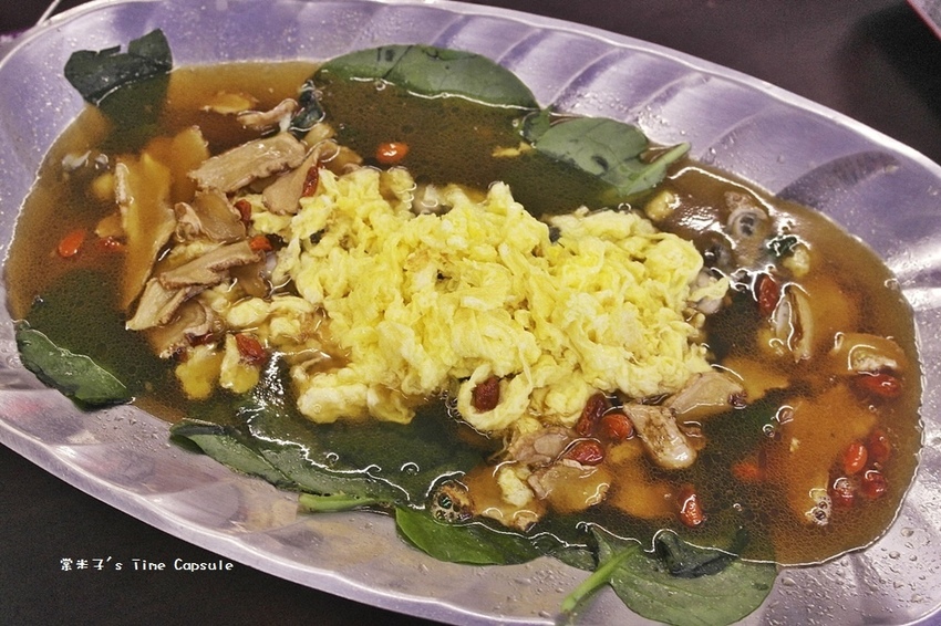 [台南仁德羊肉爐]友雞羊甕仔雞羊肉爐-清香無羶腥味的藥膳羊肉爐，現涮溫體羊肉好嫩甜+每天現烤甕仔雞，台南仁德聚餐推薦~