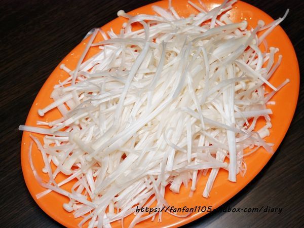 【三重美食】三重港景觀餐廳 #三重港 #戶外景觀餐廳 #live演唱 #羊肉爐 #活蝦  #炭烤牛排 #蔬果市集  (32).JPG