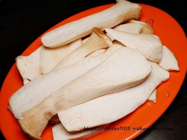 【三重美食】三重港景觀餐廳 #三重港 #戶外景觀餐廳 #live演唱 #羊肉爐 #活蝦  #炭烤牛排 #蔬果市集  (27).JPG