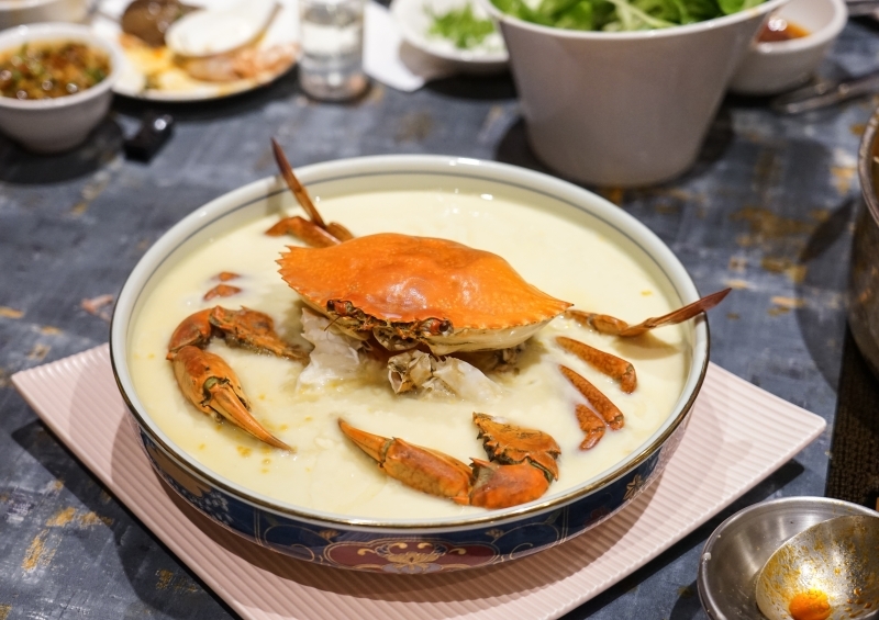 跳躍的宅男 - [台北松山區美食]老撈麻辣鍋-新派火鍋及私房料理-黃牛胸肉獨特口感 油脂鮮甜而不膩  美味火鍋推薦 近捷運南京復興站