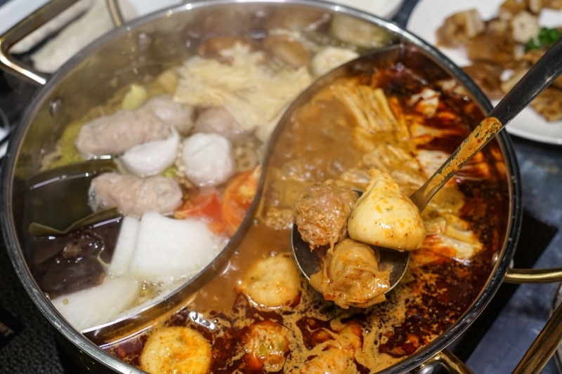 跳躍的宅男 - [台北松山區美食]老撈麻辣鍋-新派火鍋及私房料理-黃牛胸肉獨特口感 油脂鮮甜而不膩  美味火鍋推薦 近捷運南京復興站