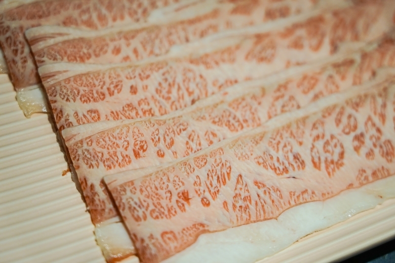 跳躍的宅男 - [台北松山區美食]老撈麻辣鍋-新派火鍋及私房料理-黃牛胸肉獨特口感 油脂鮮甜而不膩  美味火鍋推薦 近捷運南京復興站