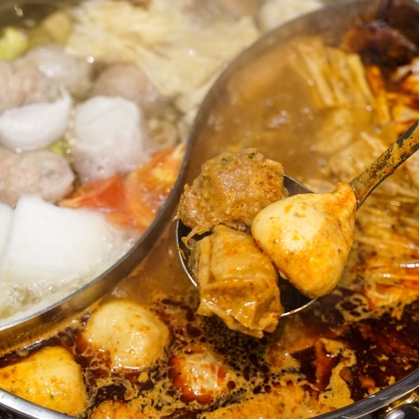 跳躍的宅男 - [台北松山區美食]老撈麻辣鍋-新派火鍋及私房料理-黃牛胸肉獨特口感 油脂鮮甜而不膩  美味火鍋推薦 近捷運南京復興站