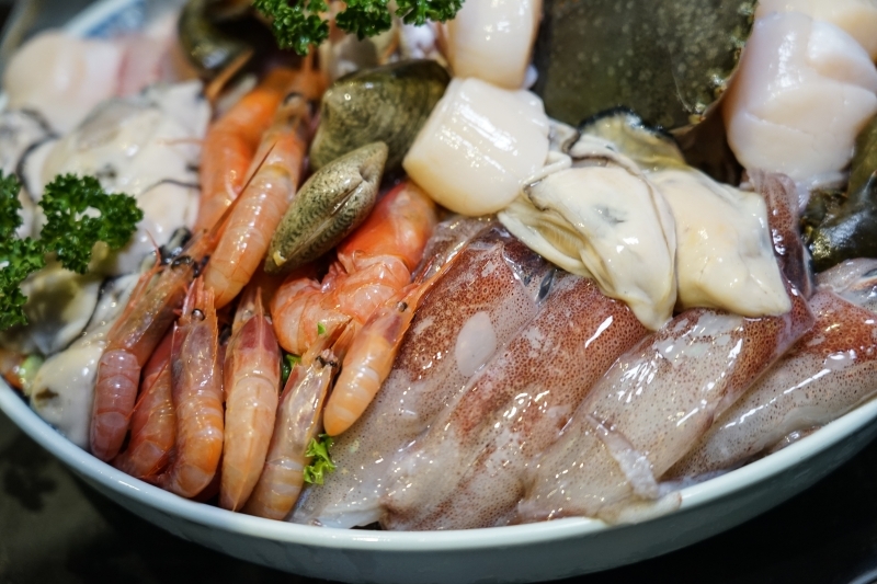 跳躍的宅男 - [台北松山區美食]老撈麻辣鍋-新派火鍋及私房料理-黃牛胸肉獨特口感 油脂鮮甜而不膩  美味火鍋推薦 近捷運南京復興站