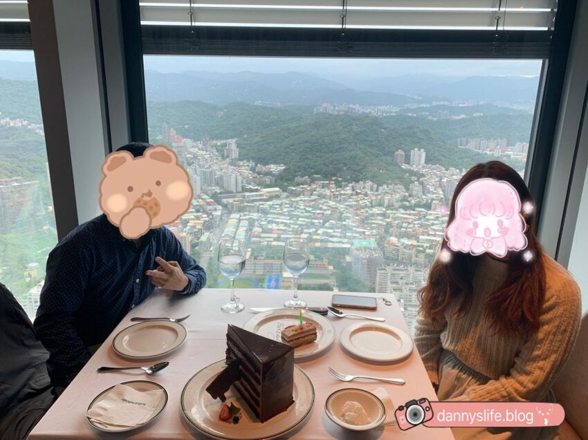 Google 1,537則評論 4.3顆星｜吃過最好吃的牛排 美食與美景雙重享受 俯瞰台北市 信義區美食。丹尼的吃喝玩樂～