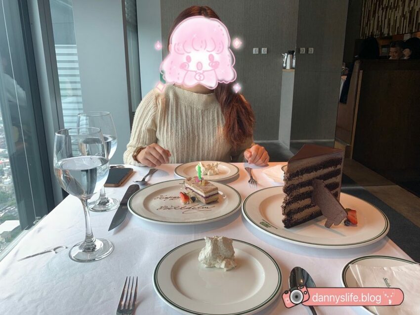 Google 1,537則評論 4.3顆星｜吃過最好吃的牛排 美食與美景雙重享受 俯瞰台北市 信義區美食。丹尼的吃喝玩樂～