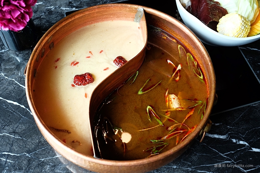 台北火鍋 | Beef King/信義旗艦店日本頂級A5和牛鍋物放題。網友喻：此生吃過最好吃的和牛，不可思議超高CP值，老闆真的失心瘋！ @蹦啾♥謝蘿莉 La vie heureuse