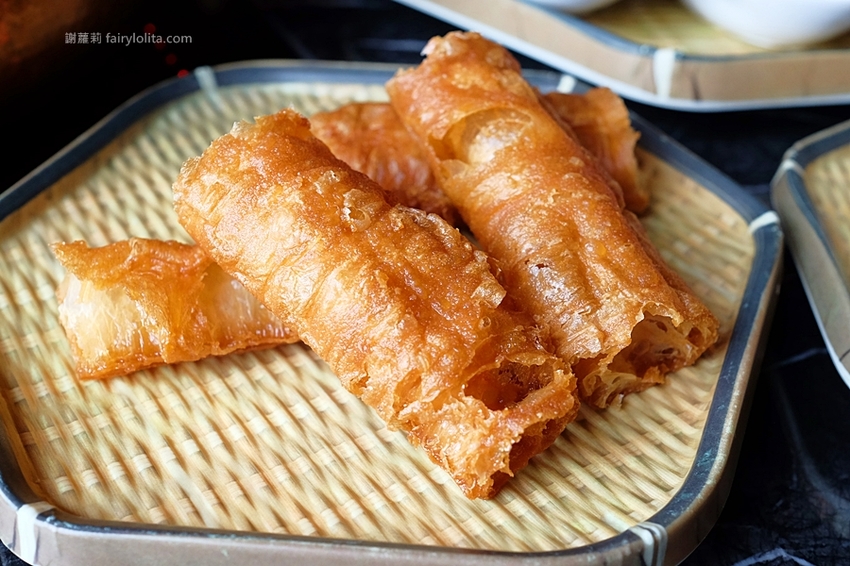 台北火鍋 | Beef King/信義旗艦店日本頂級A5和牛鍋物放題。網友喻：此生吃過最好吃的和牛，不可思議超高CP值，老闆真的失心瘋！ @蹦啾♥謝蘿莉 La vie heureuse