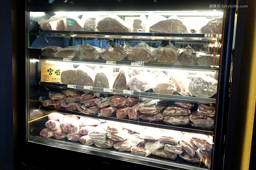 台北火鍋 | Beef King/信義旗艦店日本頂級A5和牛鍋物放題。網友喻：此生吃過最好吃的和牛，不可思議超高CP值，老闆真的失心瘋！ @蹦啾♥謝蘿莉 La vie heureuse