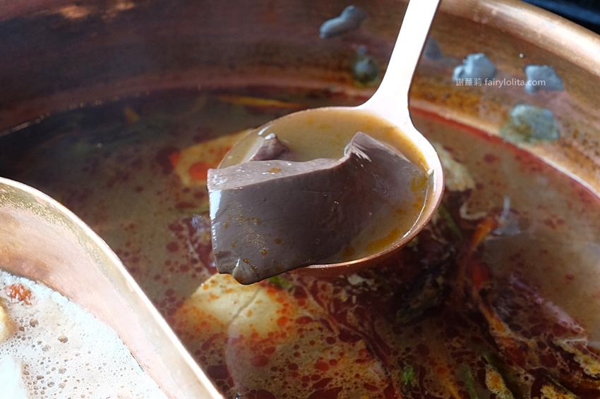 台北火鍋 | Beef King/信義旗艦店日本頂級A5和牛鍋物放題。網友喻：此生吃過最好吃的和牛，不可思議超高CP值，老闆真的失心瘋！ @蹦啾♥謝蘿莉 La vie heureuse