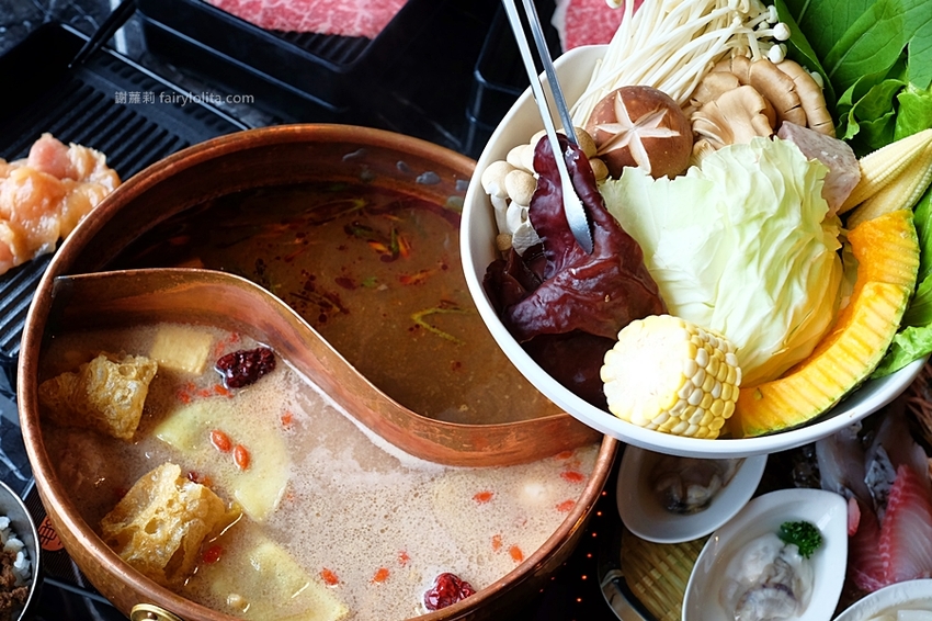 台北火鍋 | Beef King/信義旗艦店日本頂級A5和牛鍋物放題。網友喻：此生吃過最好吃的和牛，不可思議超高CP值，老闆真的失心瘋！ @蹦啾♥謝蘿莉 La vie heureuse