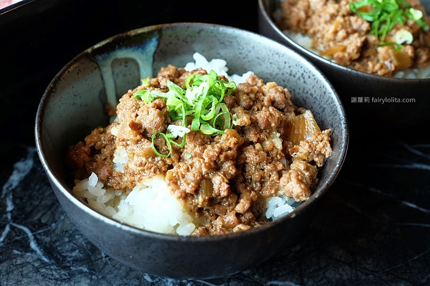 台北火鍋 | Beef King/信義旗艦店日本頂級A5和牛鍋物放題。網友喻：此生吃過最好吃的和牛，不可思議超高CP值，老闆真的失心瘋！ @蹦啾♥謝蘿莉 La vie heureuse