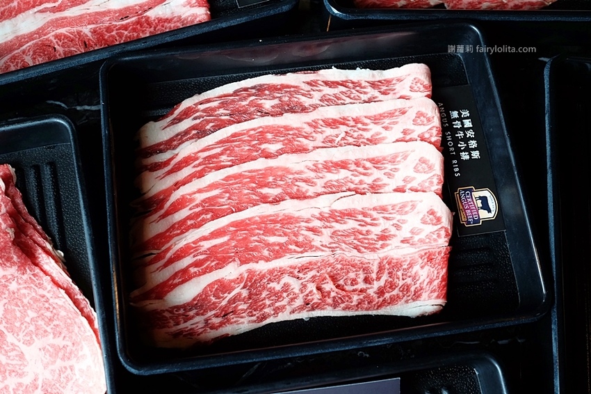 台北火鍋 | Beef King/信義旗艦店日本頂級A5和牛鍋物放題。網友喻：此生吃過最好吃的和牛，不可思議超高CP值，老闆真的失心瘋！ @蹦啾♥謝蘿莉 La vie heureuse