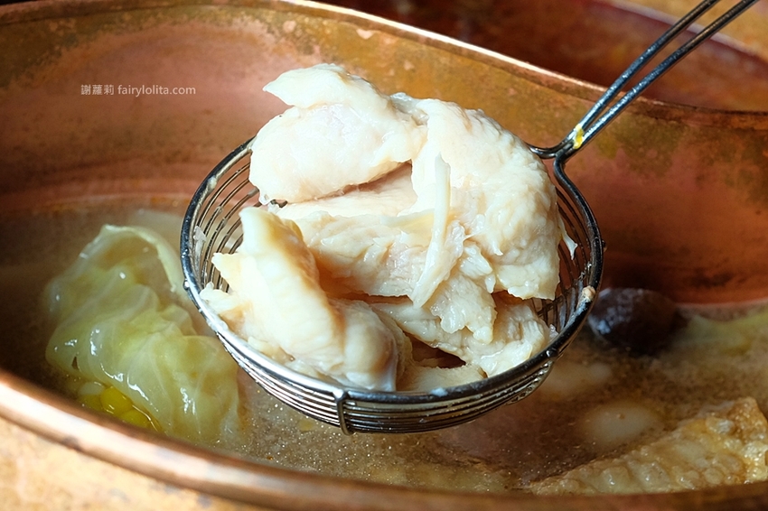 台北火鍋 | Beef King/信義旗艦店日本頂級A5和牛鍋物放題。網友喻：此生吃過最好吃的和牛，不可思議超高CP值，老闆真的失心瘋！ @蹦啾♥謝蘿莉 La vie heureuse