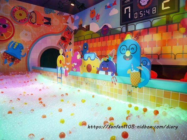 HELLO!搞怪8咘特區 玩樂式互動特展!幻境霧球光影秀，全台最大LED炫彩球池 寒假親子同遊的好去處  (32).JPG