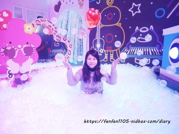 HELLO!搞怪8咘特區 玩樂式互動特展!幻境霧球光影秀，全台最大LED炫彩球池 寒假親子同遊的好去處  (28).JPG